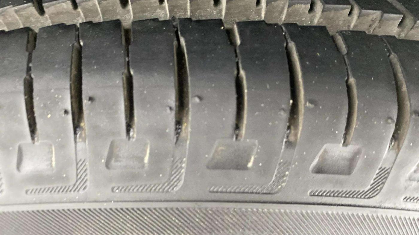 2017 Renault Duster RXS CVT, Petrol, Automatic, 42,921 km, Left Rear Tyre Tread