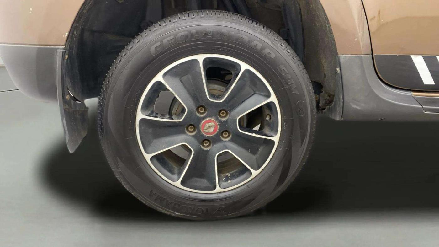2017 Renault Duster RXS CVT, Petrol, Automatic, 42,921 km, Right Rear Wheel