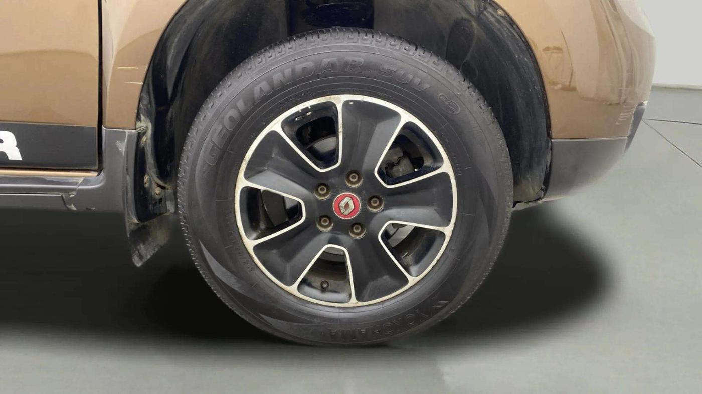 2017 Renault Duster RXS CVT, Petrol, Automatic, 42,921 km, Right Front Wheel