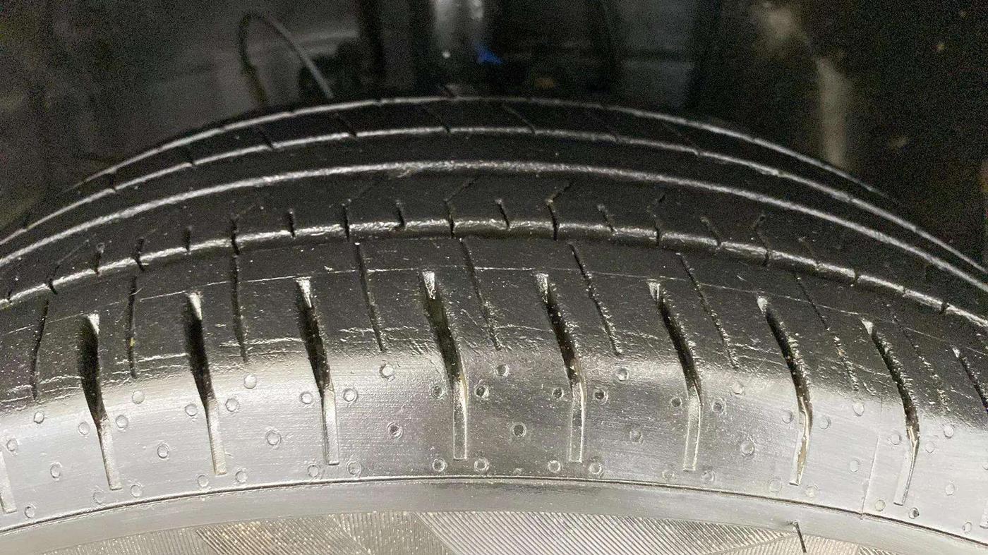 2023 Hyundai VENUE SX 1.2 PETROL, Petrol, Manual, 8,292 km, Right Front Tyre Tread