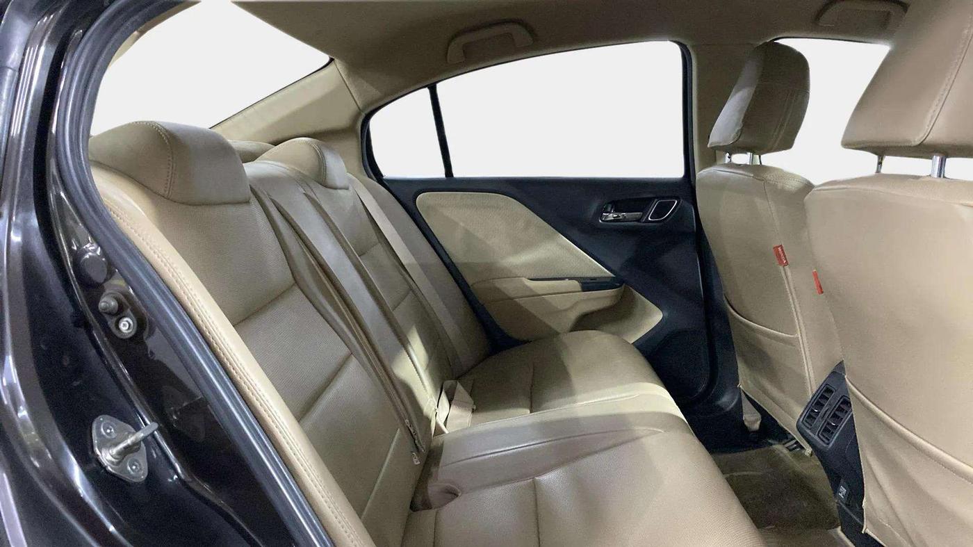 2019 Honda City 1.5L I-VTEC V MT, Petrol, Manual, 30,111 km, Right Side Rear Door Cabin