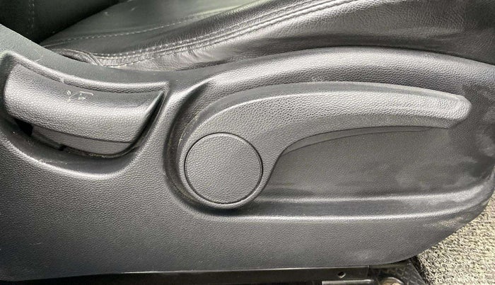 2016 Hyundai Creta SX PLUS 1.6 PETROL, Petrol, Manual, 80,813 km, Driver Side Adjustment Panel