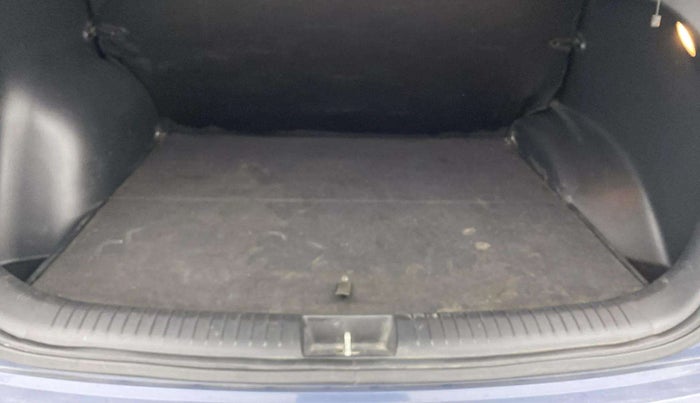 2016 Hyundai Creta SX PLUS 1.6 PETROL, Petrol, Manual, 80,813 km, Boot Inside