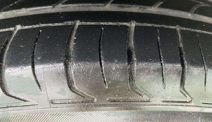 2016 Hyundai Creta SX PLUS 1.6 PETROL, Petrol, Manual, 80,813 km, Right Front Tyre Tread