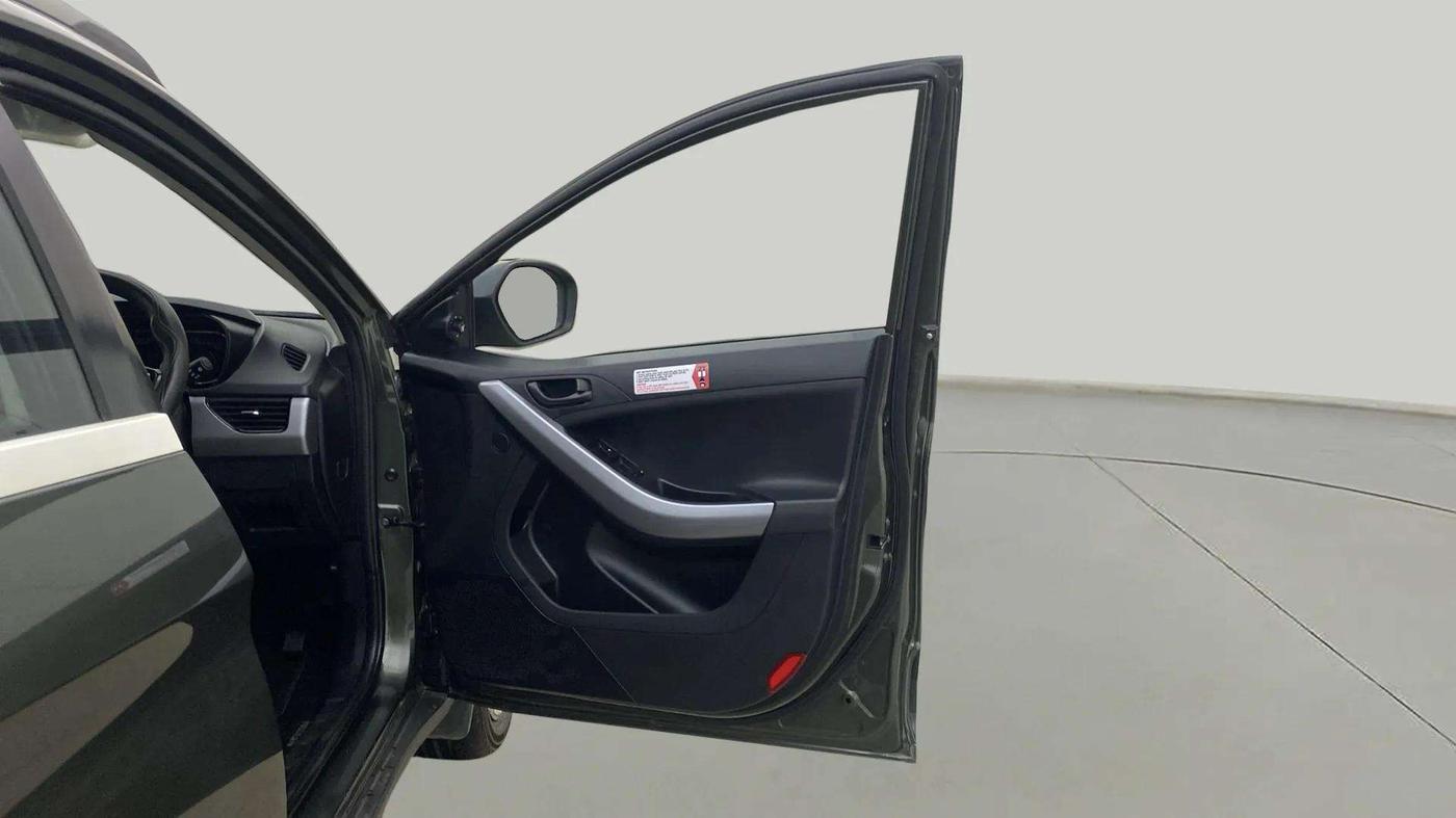 2022 Tata NEXON XMA SUNROOF PETROL, Petrol, Automatic, 23,825 km, RHS Front Door