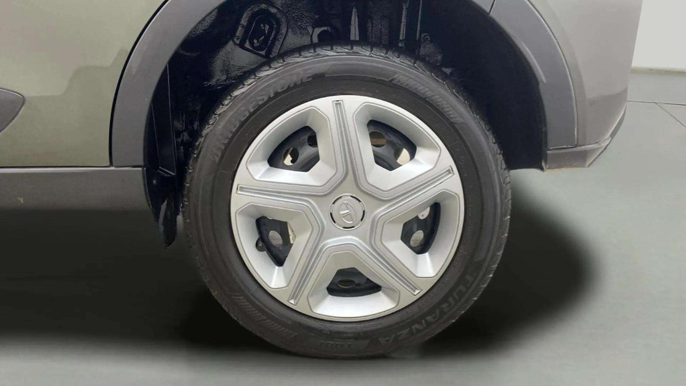 2022 Tata NEXON XMA SUNROOF PETROL, Petrol, Automatic, 23,825 km, Left Rear Wheel