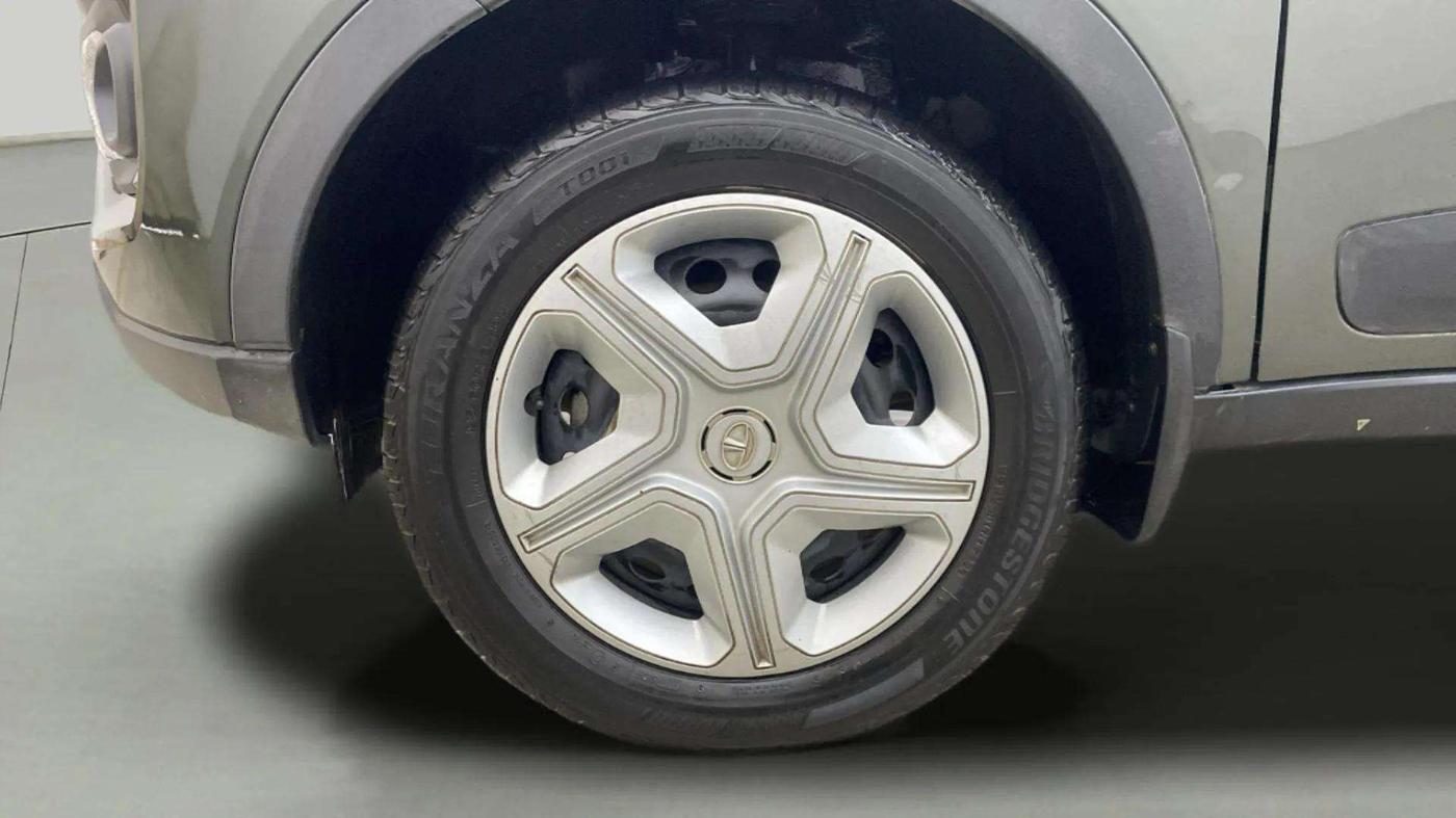 2022 Tata NEXON XMA SUNROOF PETROL, Petrol, Automatic, 23,825 km, Left Front Wheel