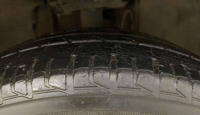 2017 Tata Tiago XZ PETROL, Petrol, Manual, 35,996 km, Right Front Tyre Tread