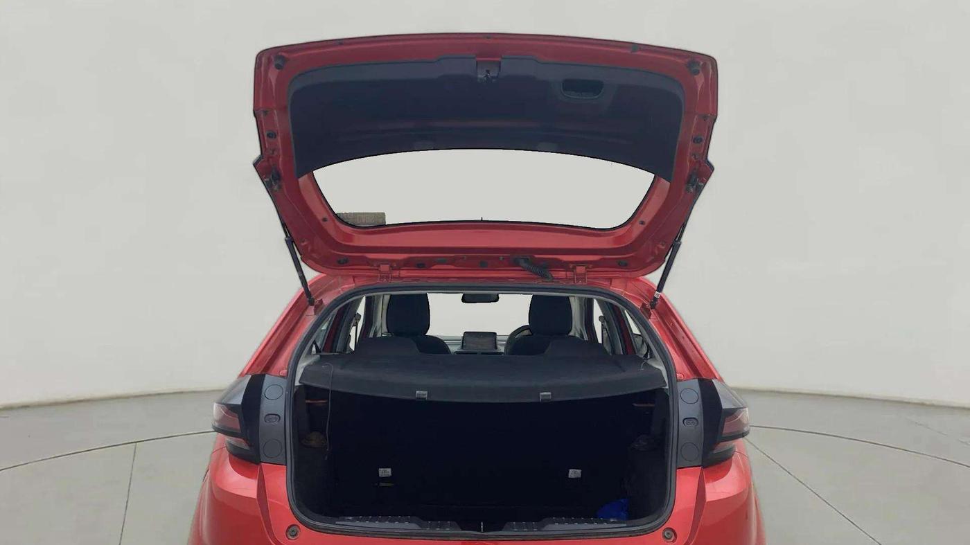 2020 Tata ALTROZ XT PETROL, Petrol, Manual, 7,610 km, Boot Door Open