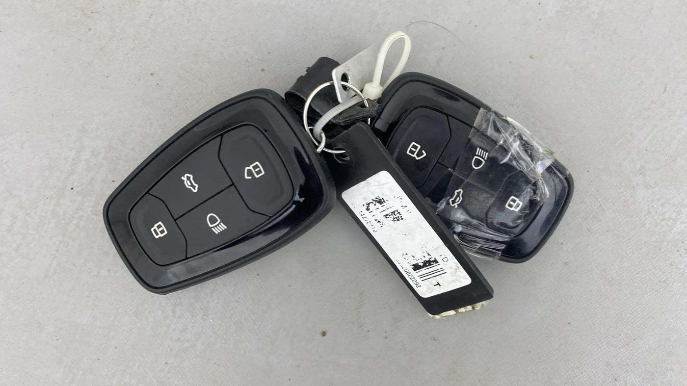 2020 Tata ALTROZ XT PETROL, Petrol, Manual, 7,610 km, Key Close Up
