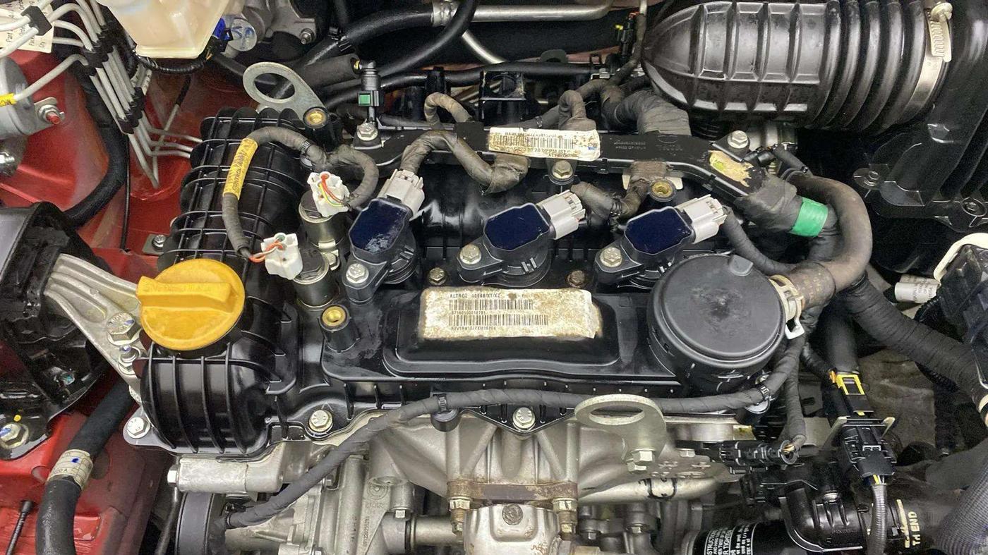 2020 Tata ALTROZ XT PETROL, Petrol, Manual, 7,610 km, Engine View