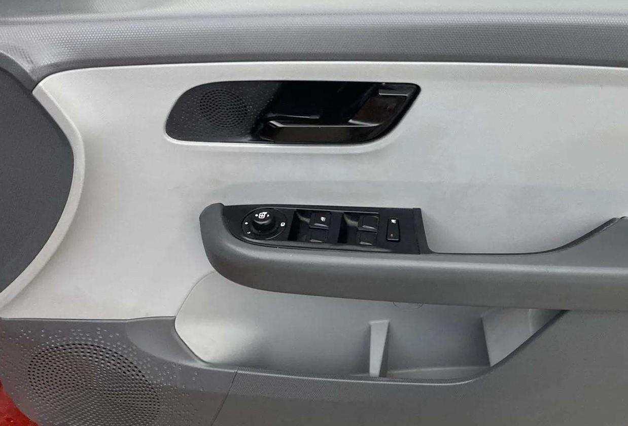 2020 Tata ALTROZ XT PETROL, Petrol, Manual, 7,610 km, Driver Side Door Panels Control