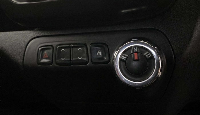 2017 Renault Kwid RXT 1.0 AMT (O), Petrol, Automatic, 21,580 km, Gear Lever