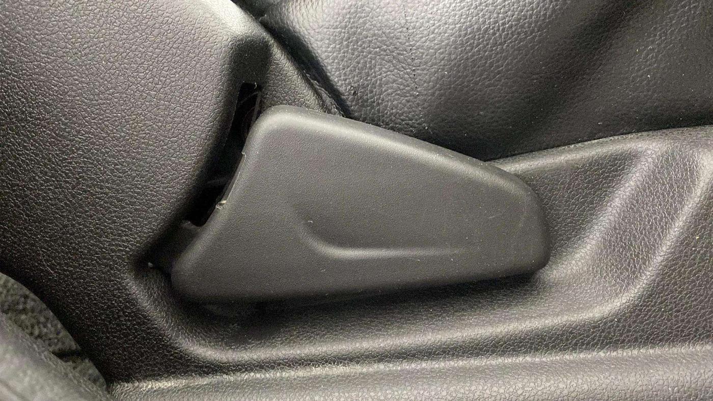 2017 Renault Kwid RXT 1.0 AMT (O), Petrol, Automatic, 21,749 km, Driver Side Adjustment Panel