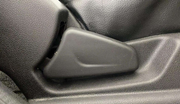 2017 Renault Kwid RXT 1.0 AMT (O), Petrol, Automatic, 21,580 km, Driver Side Adjustment Panel