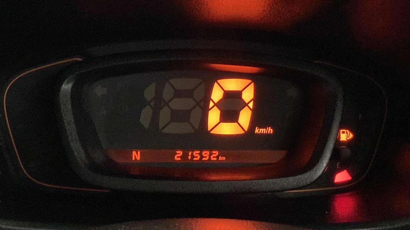 2017 Renault Kwid RXT 1.0 AMT (O), Petrol, Automatic, 21,749 km, Odometer Image