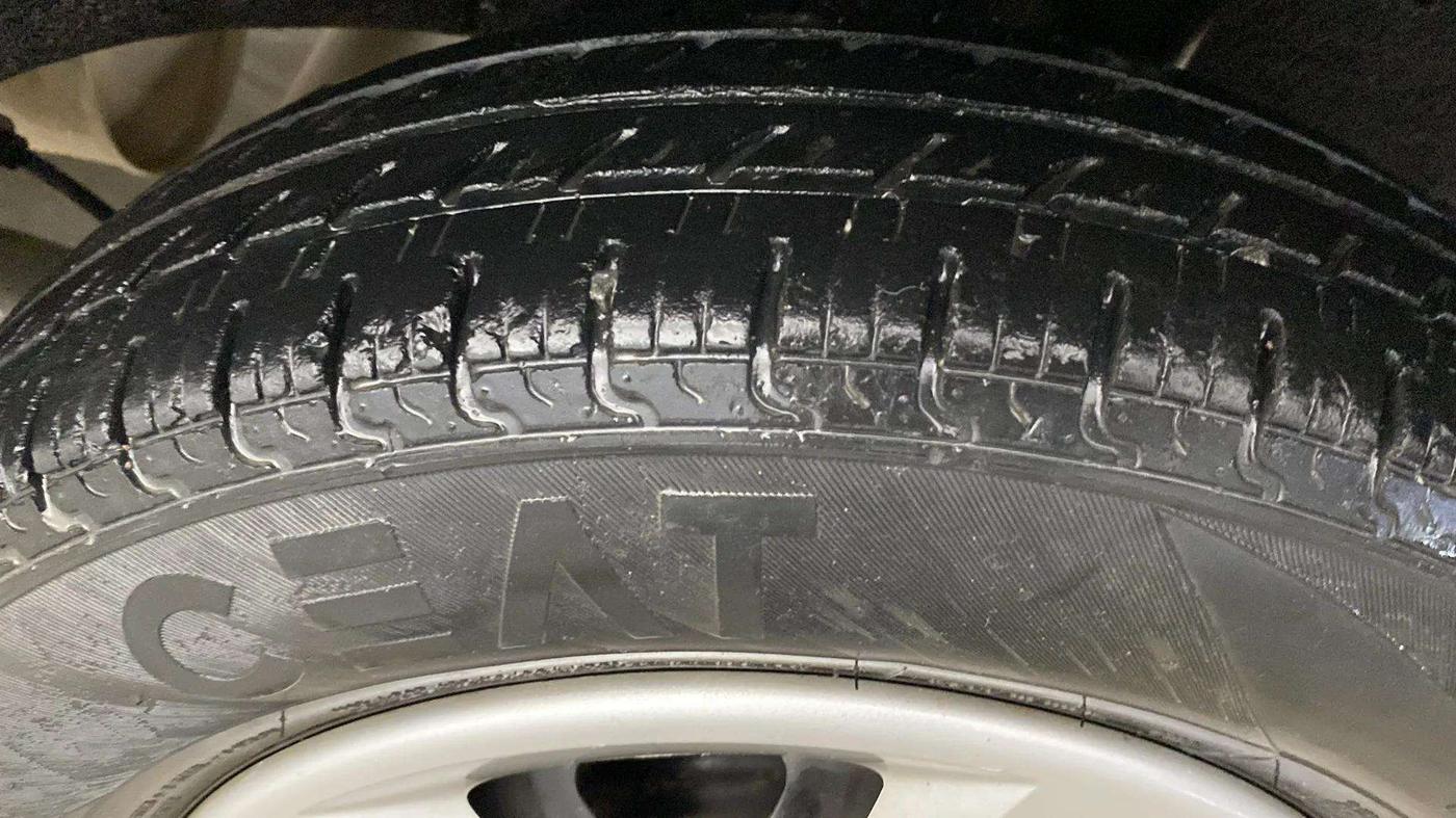 2017 Renault Kwid RXT 1.0 AMT (O), Petrol, Automatic, 21,749 km, Right Rear Tyre Tread