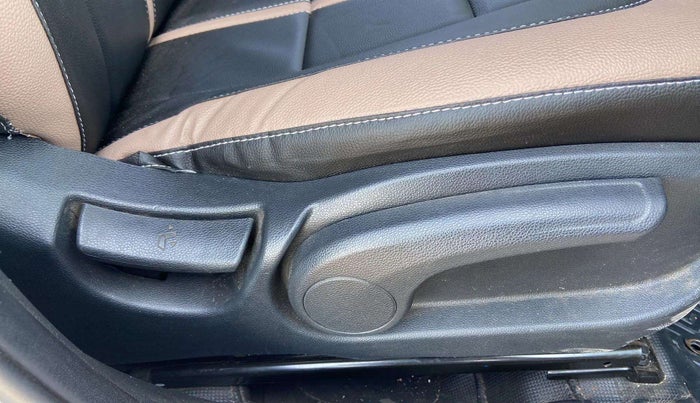 2018 Hyundai Elite i20 ASTA 1.2 (O), Petrol, Manual, 35,369 km, Driver Side Adjustment Panel