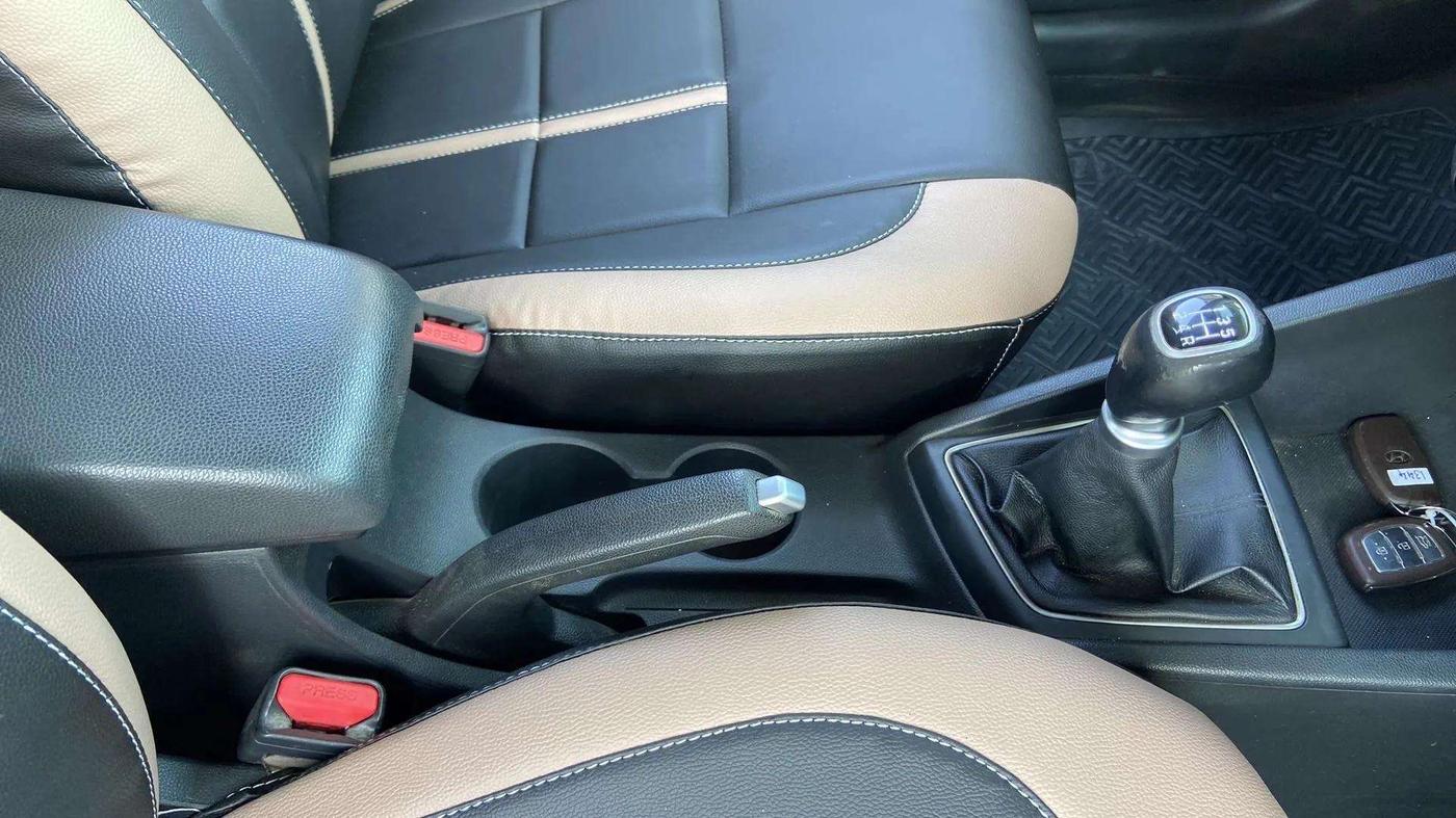 2018 Hyundai Elite i20 ASTA 1.2 (O), Petrol, Manual, 35,369 km, Gear Lever