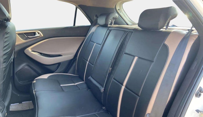 2018 Hyundai Elite i20 ASTA 1.2 (O), Petrol, Manual, 35,369 km, Right Side Rear Door Cabin