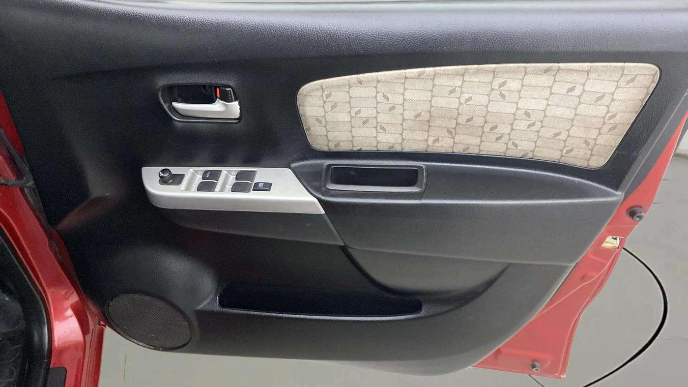 2013 Maruti Wagon R 1.0 VXI, Petrol, Manual, 80,880 km, Driver Side Door Panels Control