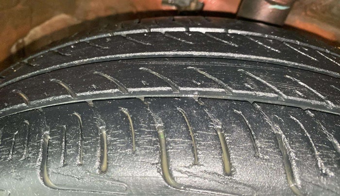 2013 Maruti Wagon R 1.0 VXI, Petrol, Manual, 80,880 km, Right Front Tyre Tread