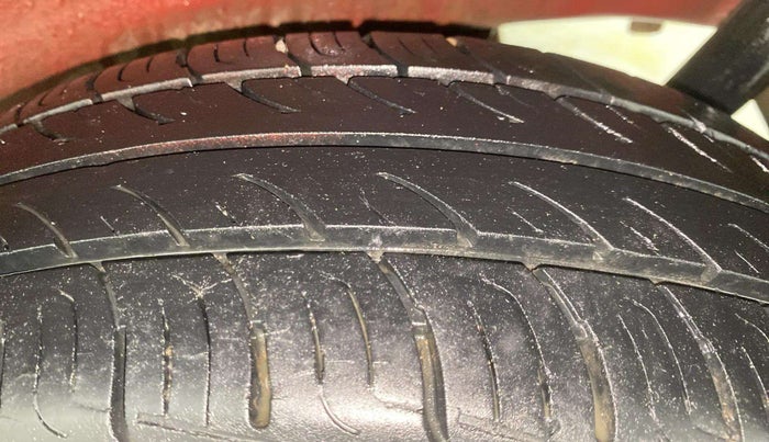2013 Maruti Wagon R 1.0 VXI, Petrol, Manual, 80,880 km, Left Rear Tyre Tread