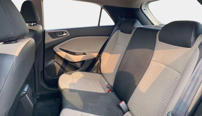 2017 Hyundai Elite i20 ASTA 1.2, Petrol, Manual, 72,946 km, Right Side Rear Door Cabin