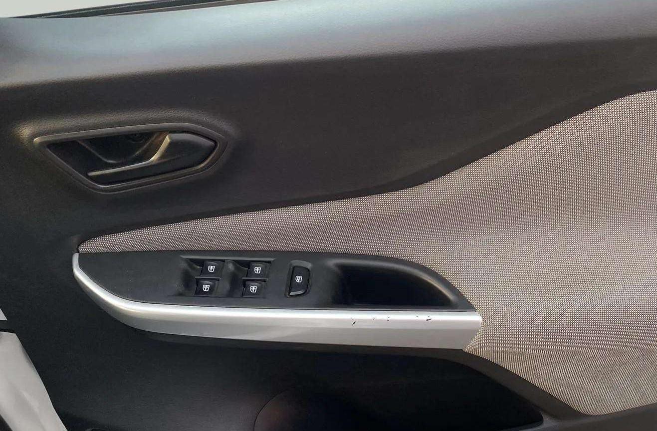 2021 Nissan MAGNITE XE, Petrol, Manual, 49,212 km, Driver Side Door Panels Control
