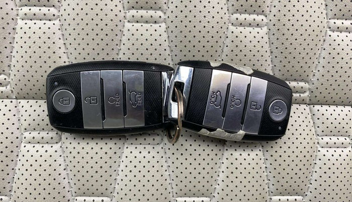 2022 KIA SELTOS HTX PETROL 1.5, Petrol, Manual, 10,414 km, Key Close Up