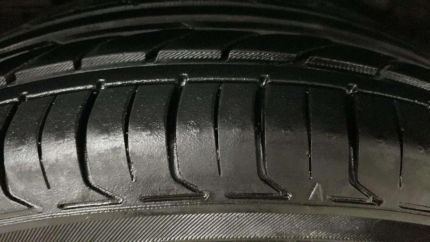 2021 Maruti Ciaz ZETA 1.5 SHVS MT PETROL, Petrol, Manual, 26,489 km, Right Rear Tyre Tread