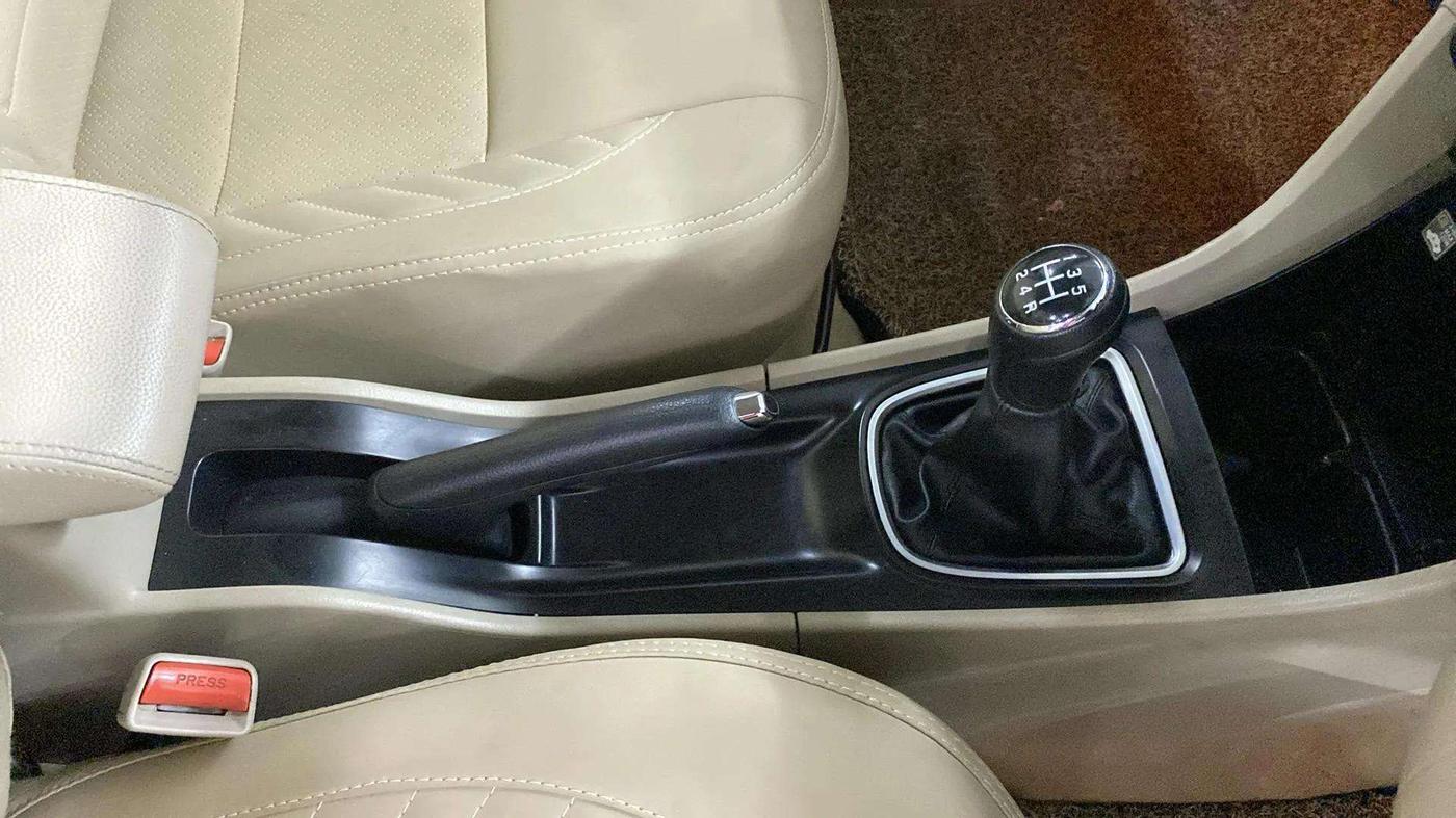 2021 Maruti Ciaz ZETA 1.5 SHVS MT PETROL, Petrol, Manual, 26,489 km, Gear Lever