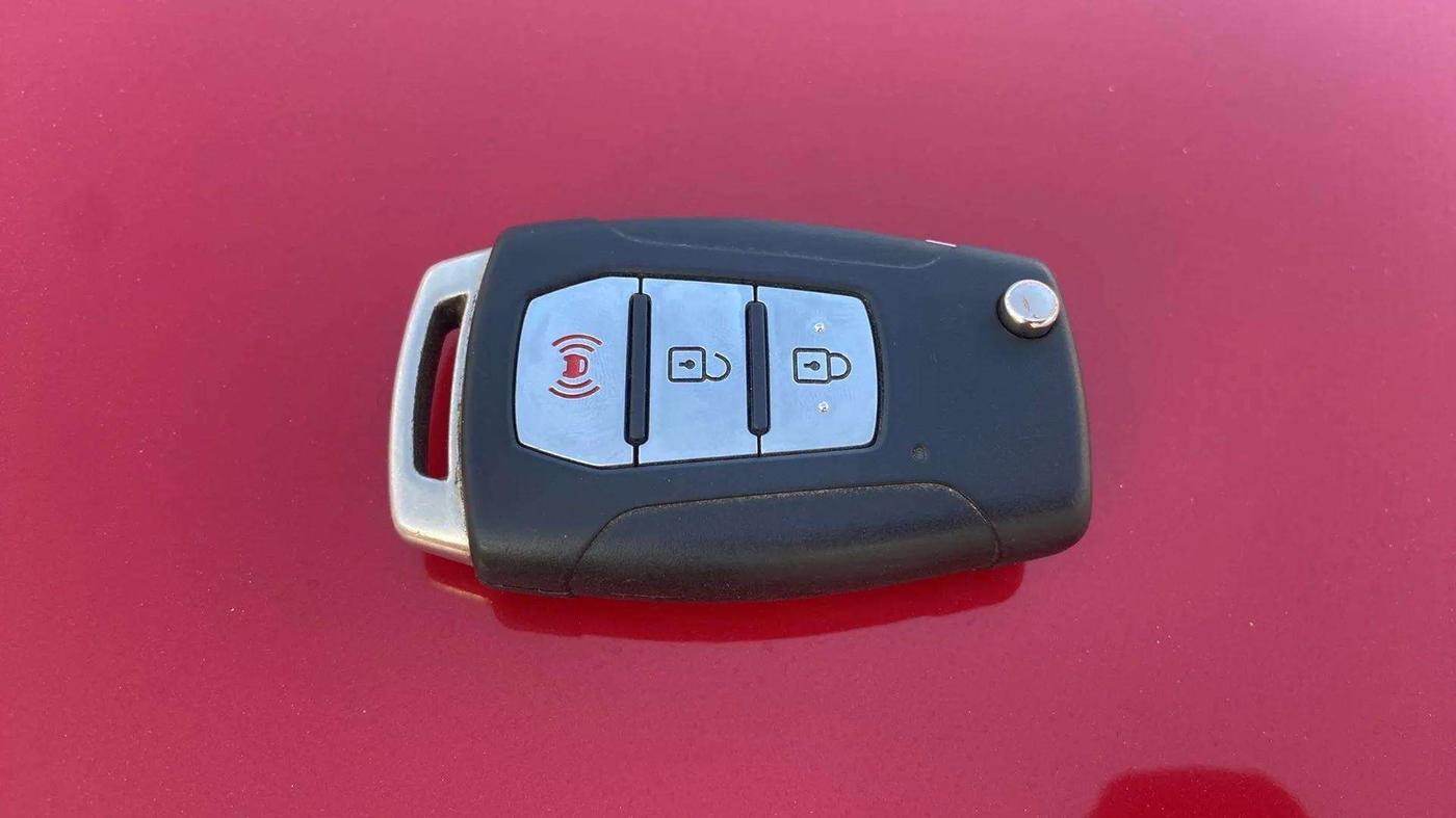 2021 Mahindra XUV300 W8 (O) 1.2 PETROL AMT, Petrol, Automatic, 46,022 km, Key Close Up
