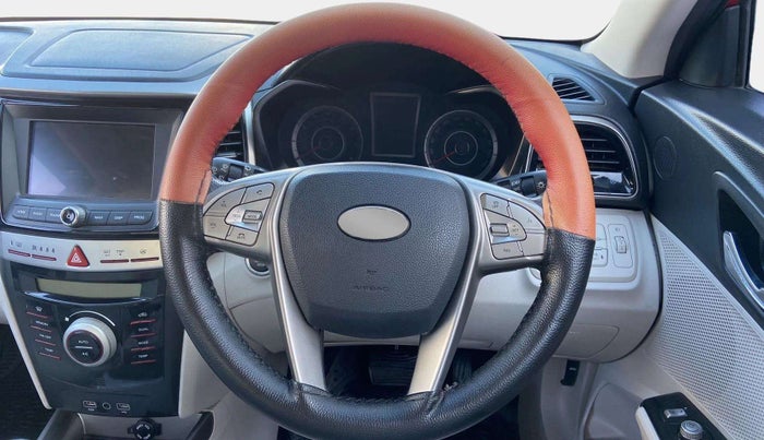 2021 Mahindra XUV300 W8 (O) 1.2 PETROL AMT, Petrol, Automatic, 46,022 km, Steering Wheel Close Up