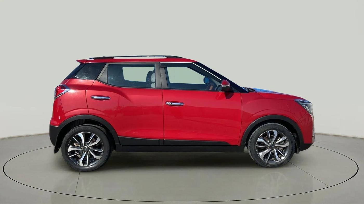 2021 Mahindra XUV300 W8 (O) 1.2 PETROL AMT, Petrol, Automatic, 46,022 km, Right Side View