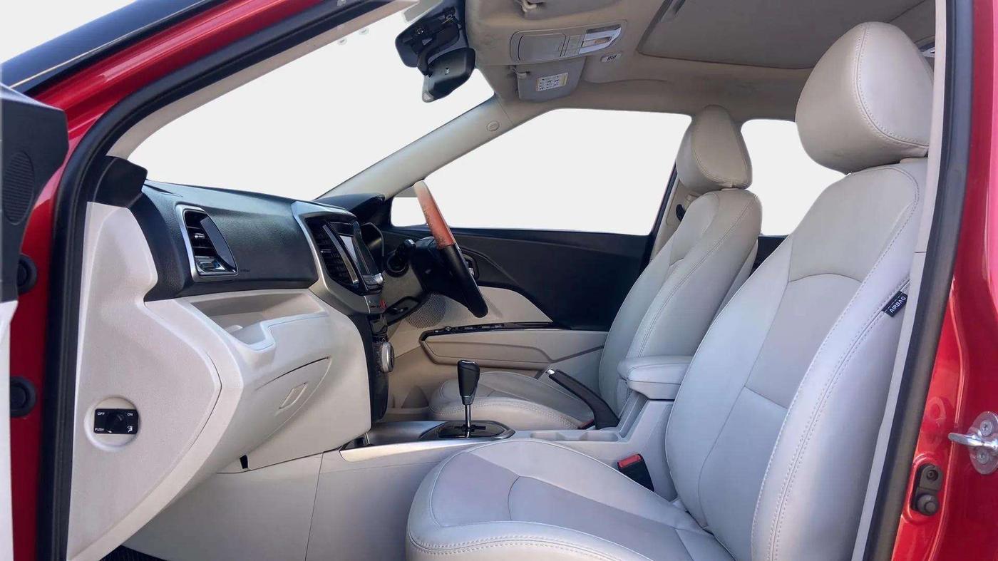2021 Mahindra XUV300 W8 (O) 1.2 PETROL AMT, Petrol, Automatic, 46,022 km, Right Side Front Door Cabin