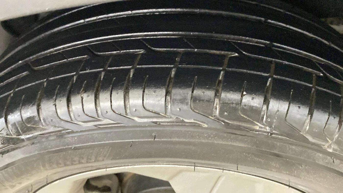 2019 KIA SELTOS HTK PLUS AT 1.5 DIESEL, Diesel, Automatic, 89,791 km, Left Front Tyre Tread