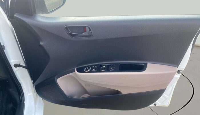 2019 Hyundai Grand i10 MAGNA 1.2 KAPPA VTVT, Petrol, Manual, 59,119 km, Driver Side Door Panels Control