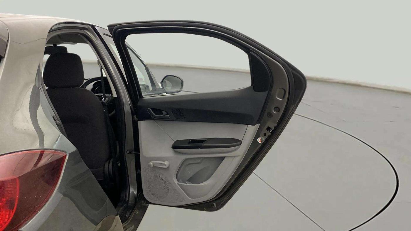 2024 Tata Tiago XE PETROL, Petrol, Manual, 13,036 km, RHS Rear Door