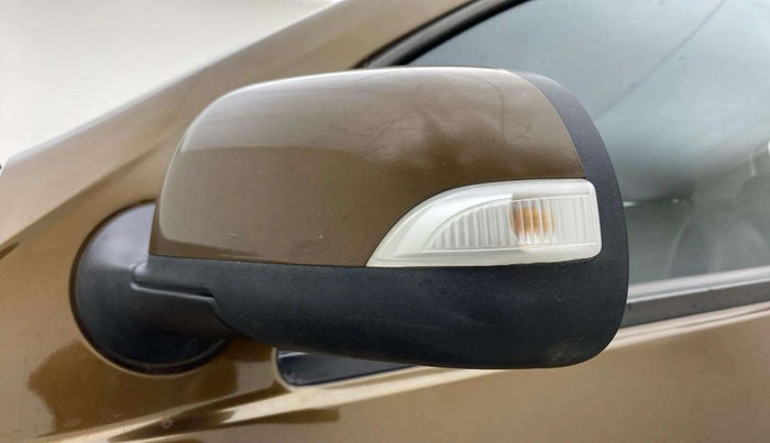 2018 Renault Duster 110 PS RXZ DIESEL, Diesel, Manual, 68,725 km, Left rear-view mirror - ORVM switch has minor damage