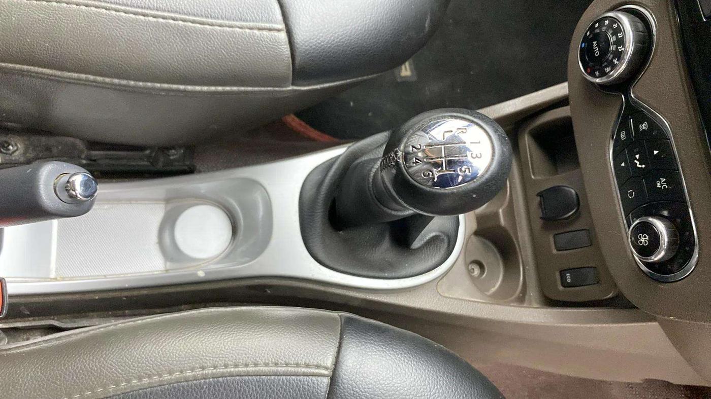 2018 Renault Duster 110 PS RXZ DIESEL, Diesel, Manual, 68,889 km, Gear Lever