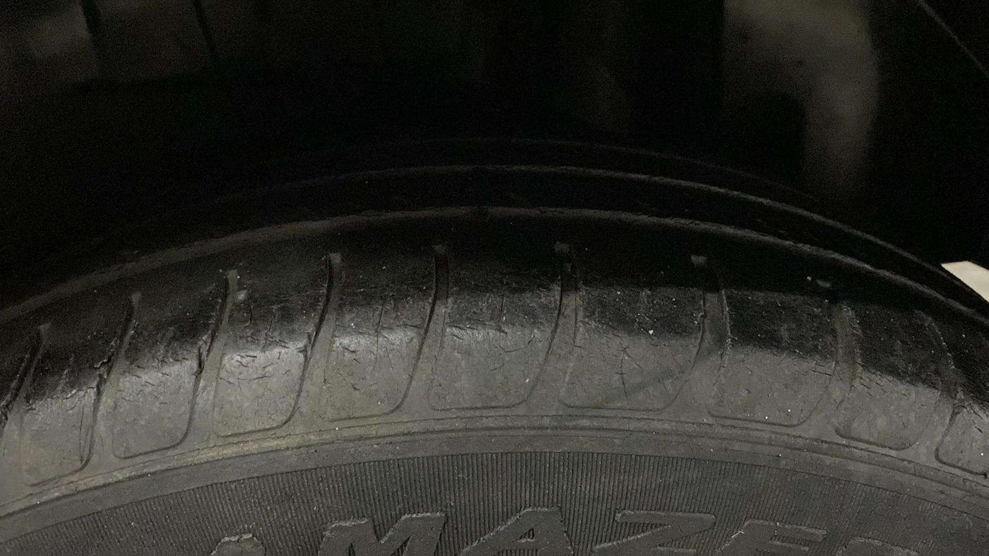 2018 Maruti Dzire VXI, Petrol, Manual, 74,353 km, Left Rear Tyre Tread
