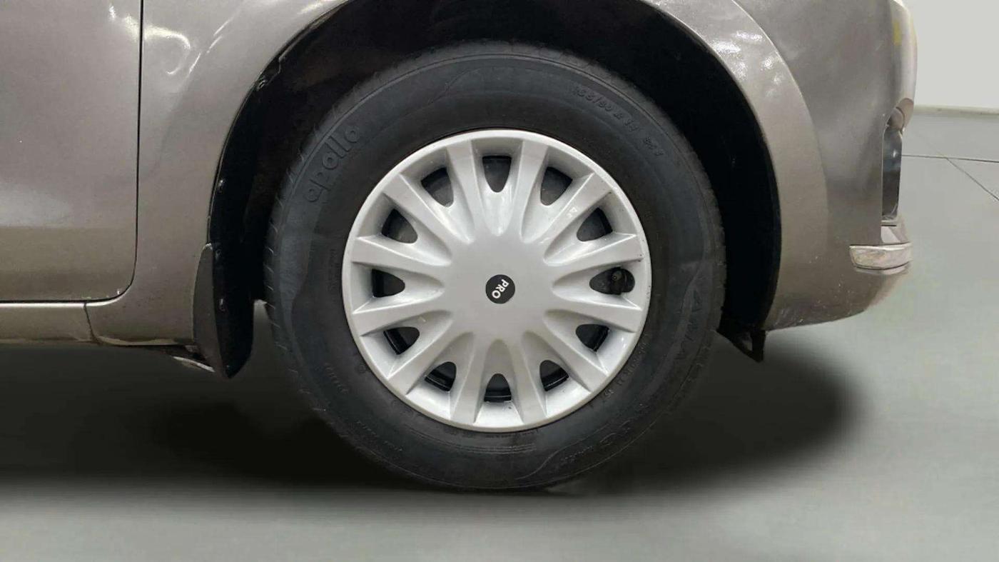 2018 Maruti Dzire VXI, Petrol, Manual, 74,353 km, Right Front Wheel