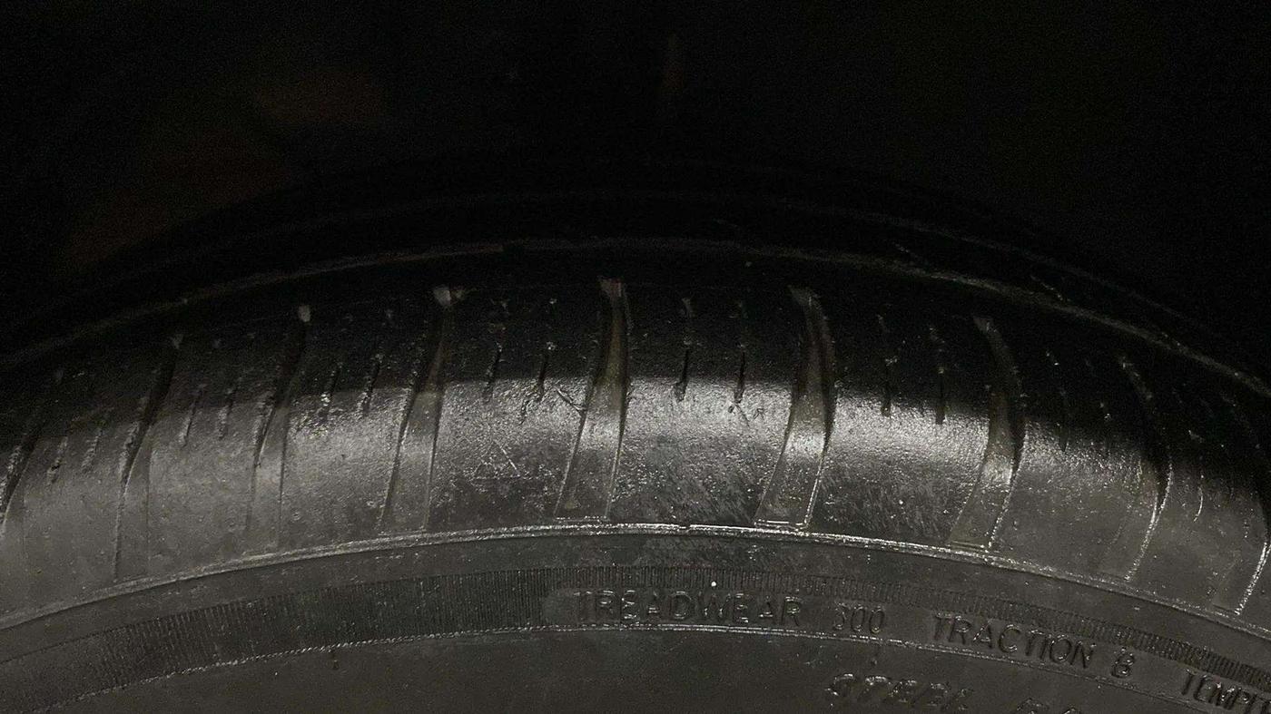 2018 Maruti Dzire VXI, Petrol, Manual, 74,353 km, Left Front Tyre Tread