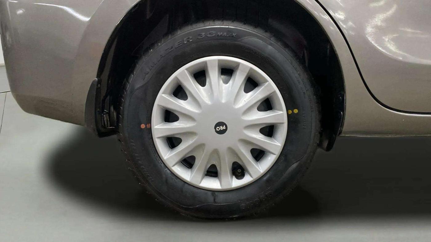 2018 Maruti Dzire VXI, Petrol, Manual, 74,353 km, Right Rear Wheel