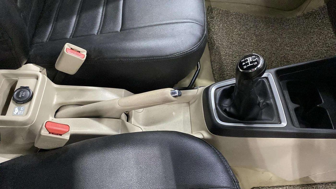 2018 Maruti Dzire VXI, Petrol, Manual, 74,353 km, Gear Lever