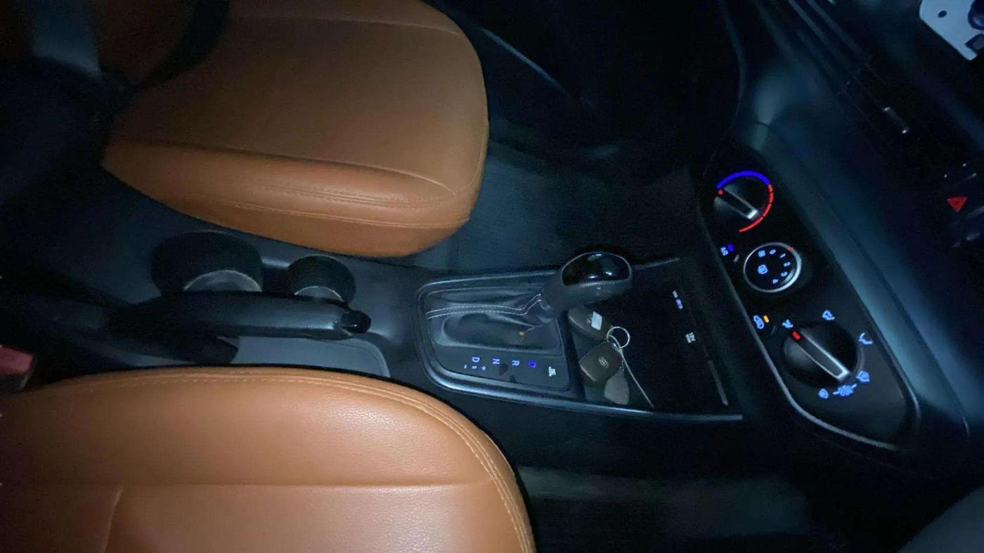 2021 Hyundai NEW I20 SPORTZ 1.2 AT, Petrol, Automatic, 29,207 km, Gear Lever