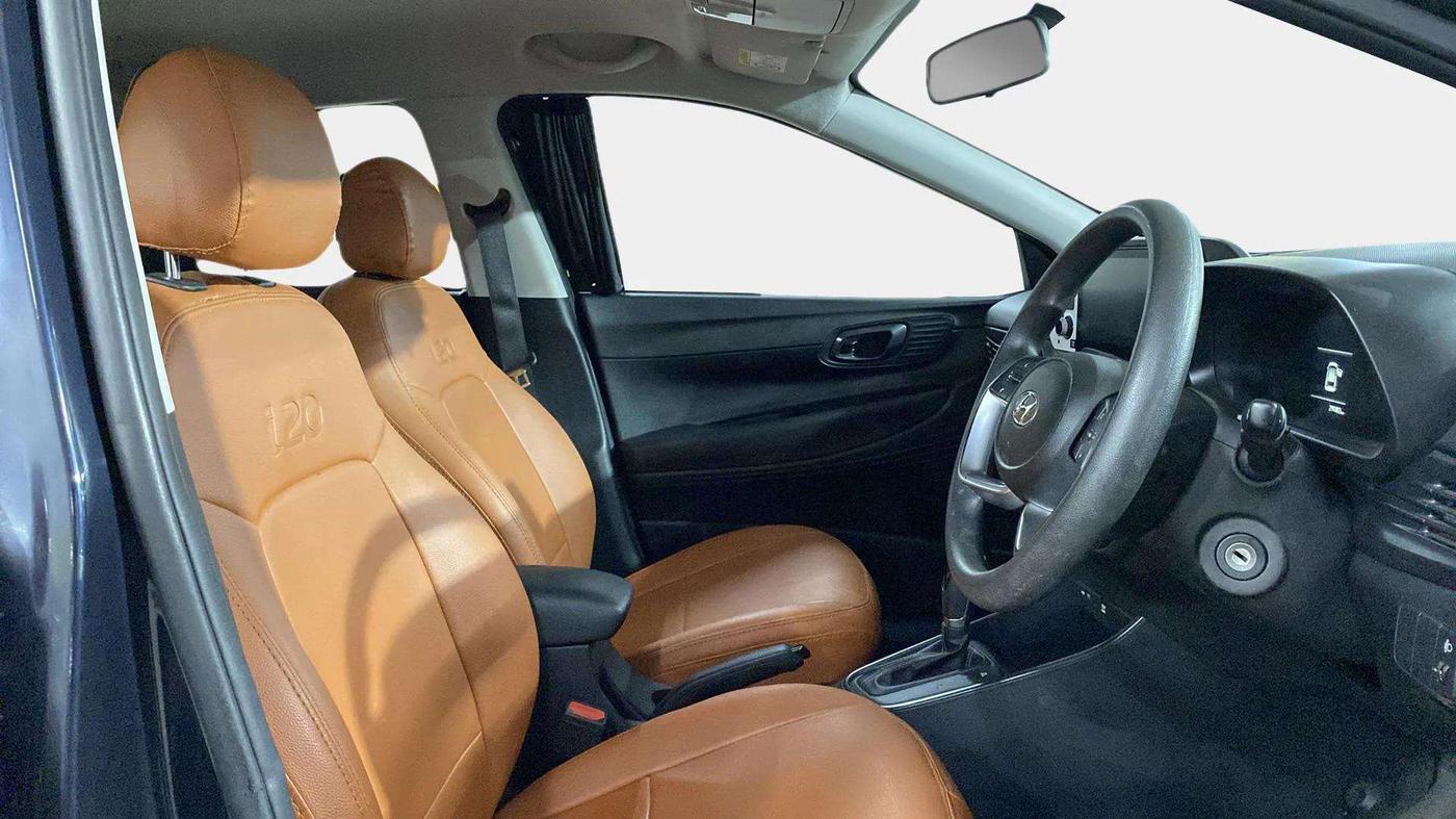 2021 Hyundai NEW I20 SPORTZ 1.2 AT, Petrol, Automatic, 29,207 km, Right Side Front Door Cabin