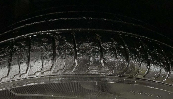 2021 Hyundai NEW I20 SPORTZ 1.2 AT, Petrol, Automatic, 29,056 km, Left Front Tyre Tread