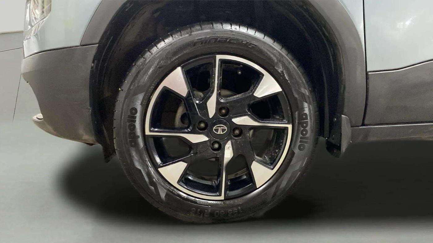 2021 Tata PUNCH CREATIVE  1.2 RTN DUAL TONE, Petrol, Manual, 18,913 km, Left Front Wheel
